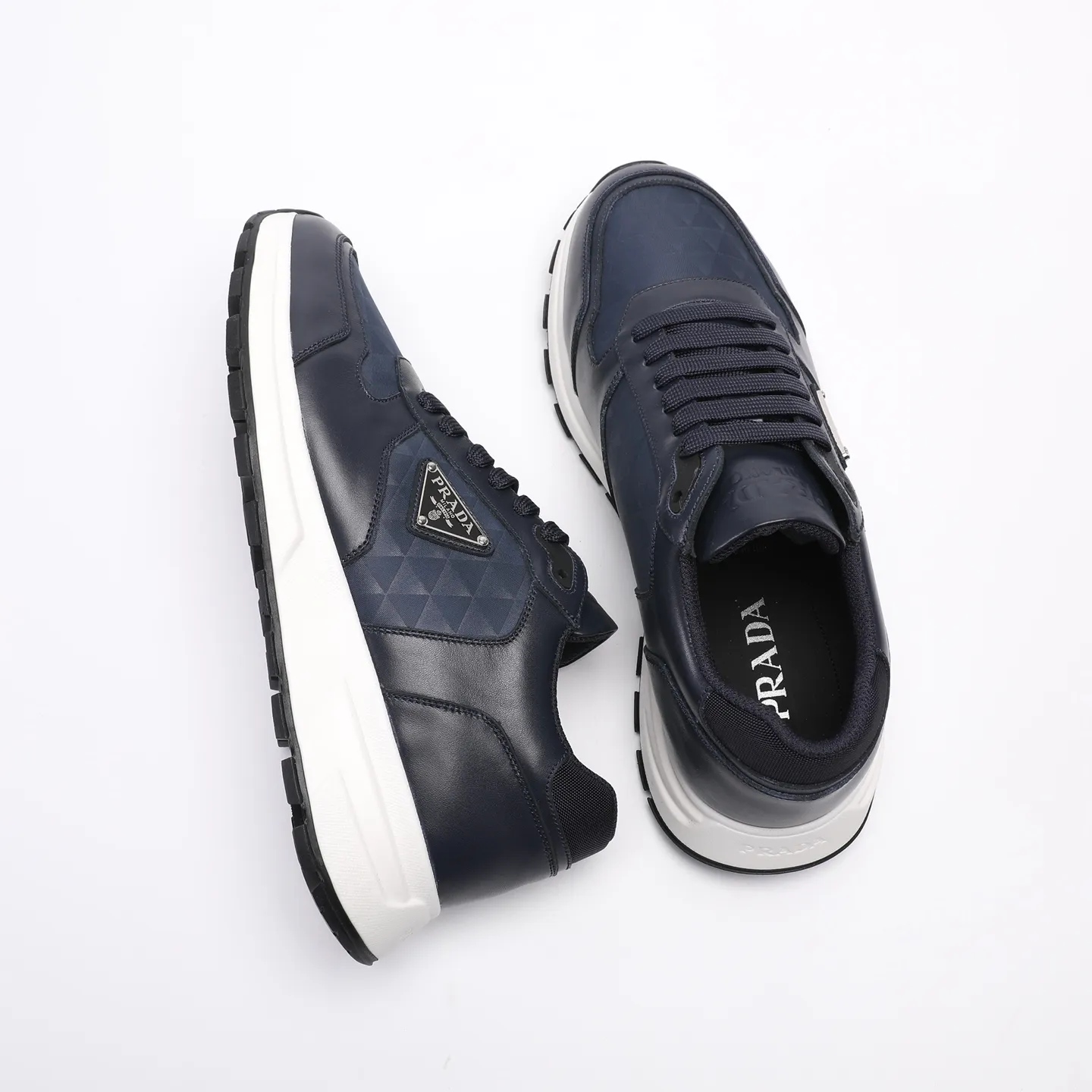 Batch 580 [PRADA] Men's shoes are popular in the counter, official website synchronization, high-quality shipments. Fabric: original cowhide with snakeskin. Lining: cowhide feet + cowhide lining. Outsole: original TPU + foam. Size: 38-46